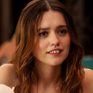 Aimee Lou Wood’s Natural Smile Sparks a Hollywood Debate: Is Authenticity the New Beauty Standard?